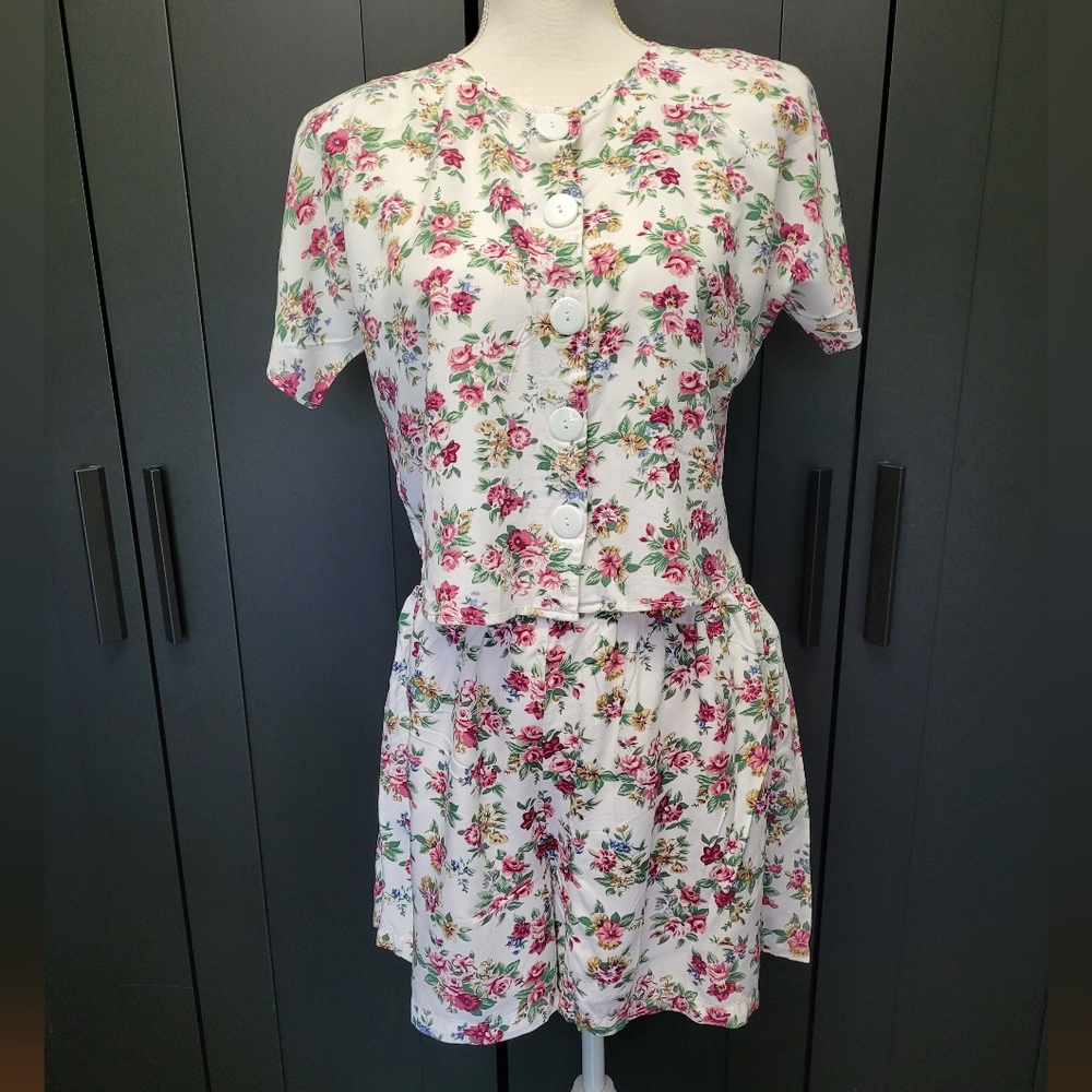 Vintage 1990s Off the Coast two piece coordinated top and shorts set - Picture 7 of 8